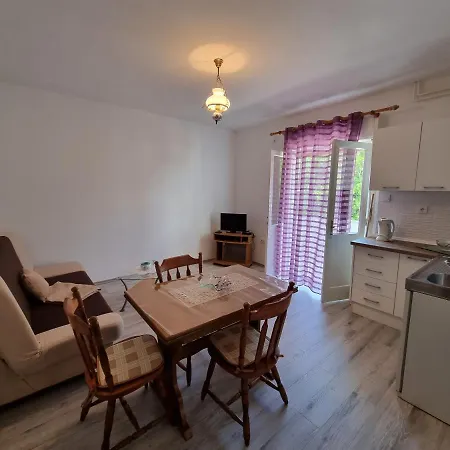 House Mira Barbat na Rabu