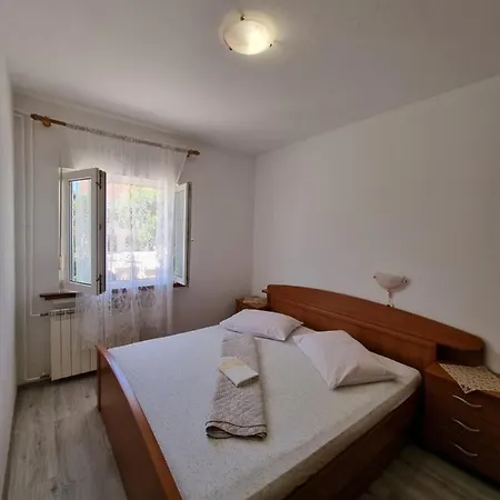 House Mira Barbat na Rabu