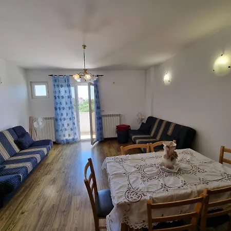 House Mira Barbat na Rabu