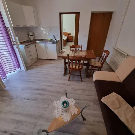 House Mira Barbat na Rabu