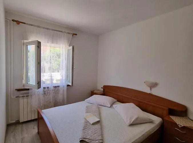 House Mira Barbat na Rabu